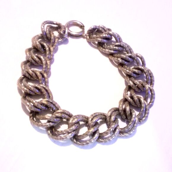 Antiqued Silver Tone Textured Chunky Link Bracelet - Picture 1 of 4